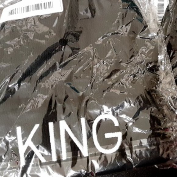 🎅 STOCKING STUFFER -  KING 👑  BEANIE - Picture 3 of 3